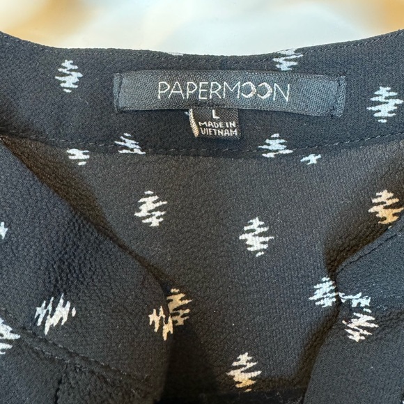 Papermoon Gathered Sleeve V Neck Blouse - Picture 5 of 7